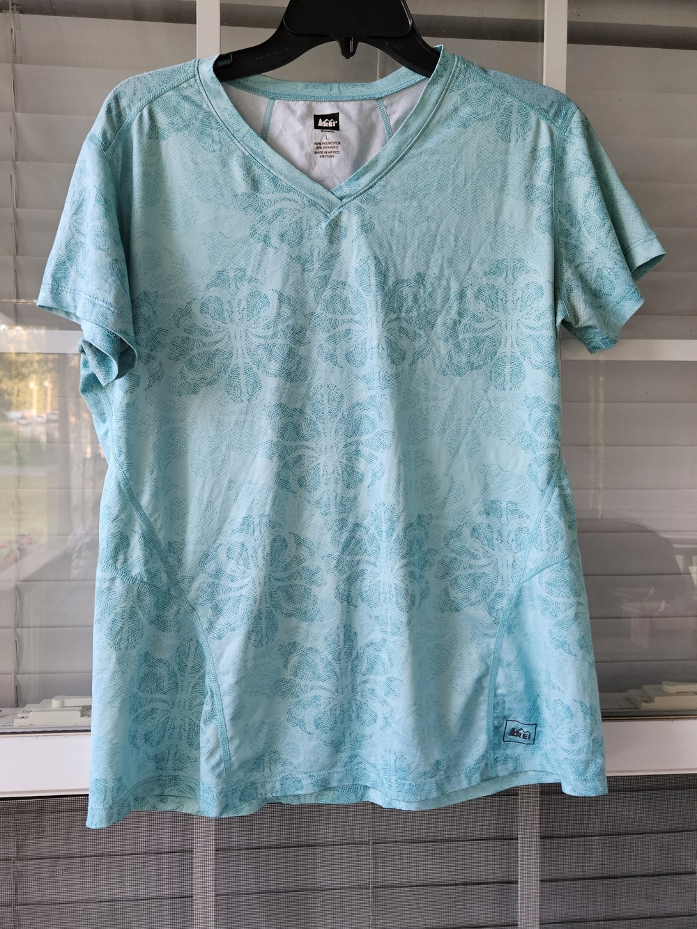 REI s Aqua Floral-Print V-Neck Short-Sleeve Tee is a Size Large.
